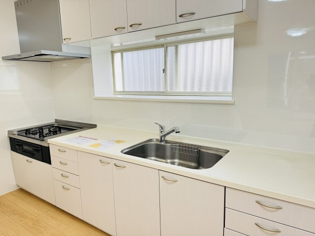 八王子市　長沼町　中古戸建てのキッチン|～使い勝手の良いシステムキッチン～