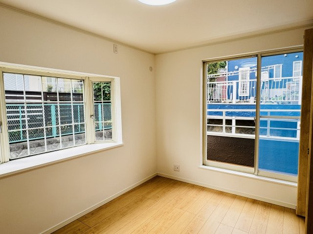 八王子市　長沼町　中古戸建ての洋室|～バルコニーに面している6.0帖の洋室です～