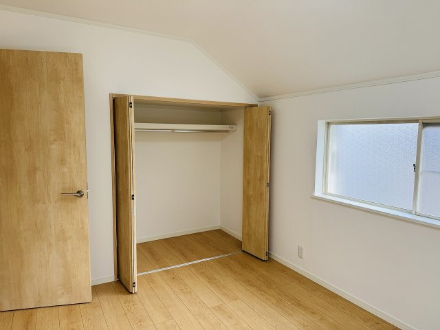 八王子市　長沼町　中古戸建ての収納|～収納力の高いクローゼット完備～