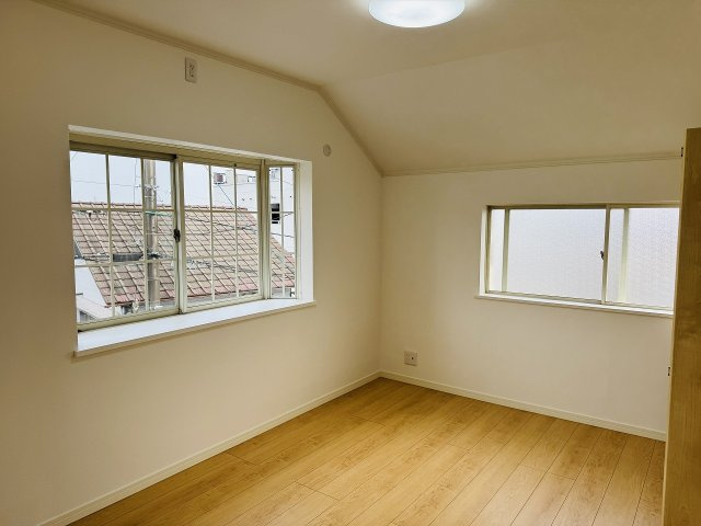 八王子市　長沼町　中古戸建ての子供部屋|～2階6.0帖の洋室　2面採光で明るく風通しの良いお部屋です～