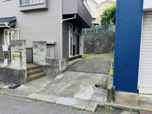 八王子市　長沼町　中古戸建ての駐車場|～2台駐車可能カースペース付き（車種による）～