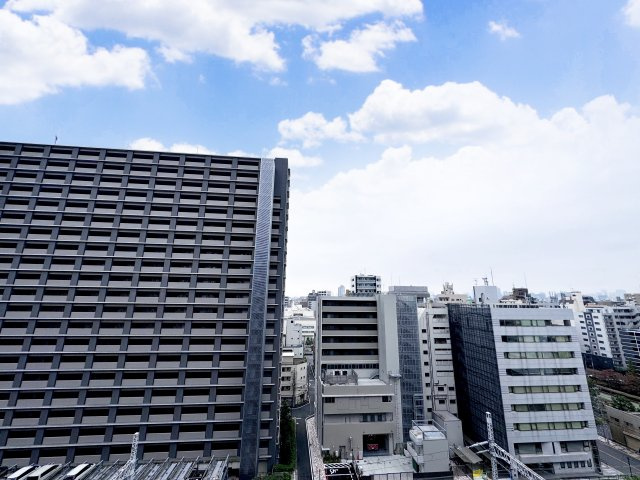 アルカハビタの展望|前の建物の圧迫感がなく、開放的な眺望で陽当たり良好です