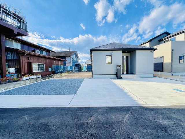 玉村町板井の外観|駐車スペース確保しながらお庭のスペースも♪