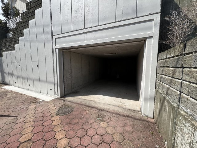 藤原台北町３丁目中古戸建（リノベーション）の駐車場