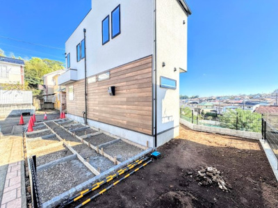 【外観】 | ◇◆横浜市緑区新治町　新築一戸建て◆◇ | ◆その邸が魅せる、気品・上質・重厚感・極細やかさ、そのすべては訪れた者に安らぎと品性を与える特別な空間です。ここに住むからこそ意味がある。すべての（始まり）をここから迎えます。