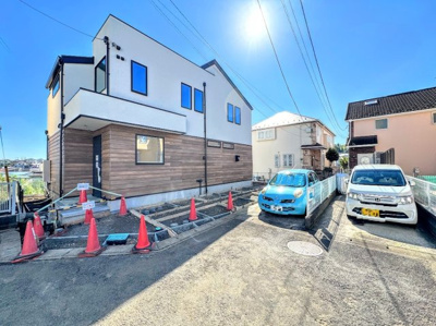 【外観】 | ◇◆横浜市緑区新治町　新築一戸建て◆◇ | ◆堂々たる趣ながら、主張し過ぎずどこか余裕を感じさせるシャープなフォルムで佇む邸宅は、晴天の空と照らし合わせる事で、本来あるべき完成形の姿を見せてくれます。