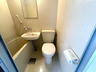 浴室内にトイレがあります☆

