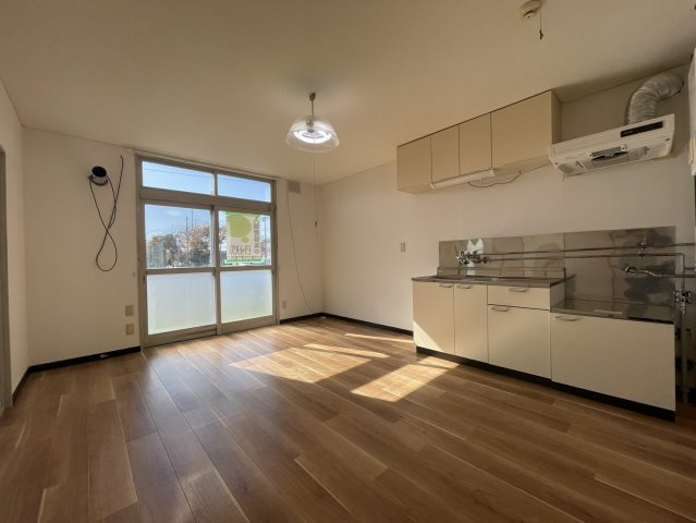 あきさとマンションBの居間・リビング