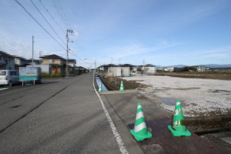 野市町西野　建築条件付き　売土地　Ａ-2区画（全37区画）の前面道路含む現地写真