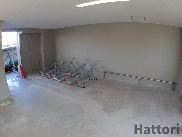 エスプレイス江坂レジデンスの駐車場