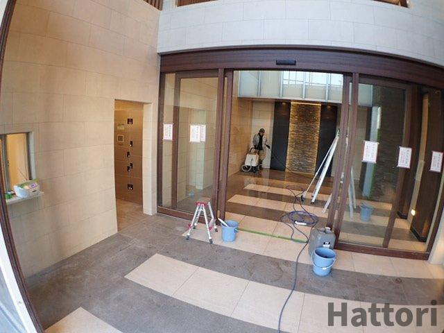 エスプレイス江坂レジデンスのエントランス