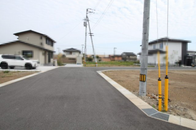 香南市野市町西野　建築条件付き　売土地　Ａ-5区画（全37区画）の前面道路含む現地写真|前面道路　東側　幅　7.0ｍ　北側　