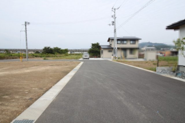 香南市野市町西野　建築条件付き　売土地　Ａ-5区画（全37区画）の前面道路含む現地写真|前面道路　東側　幅　7.0ｍ　北側　