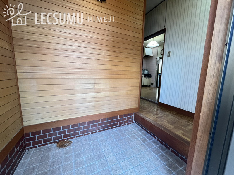 加古川市平岡町土山/中古戸建の玄関