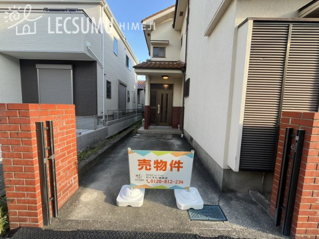 加古川市平岡町土山/中古戸建のエントランス