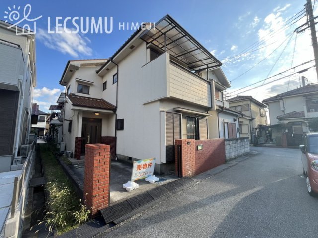 加古川市平岡町土山/中古戸建の前面道路含む現地写真