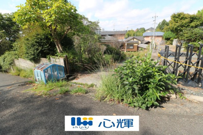 【前面道路含む現地写真】 | 宇部市西宇部北７丁目 中古２階建 | 東側進入路（駐車スペース）
