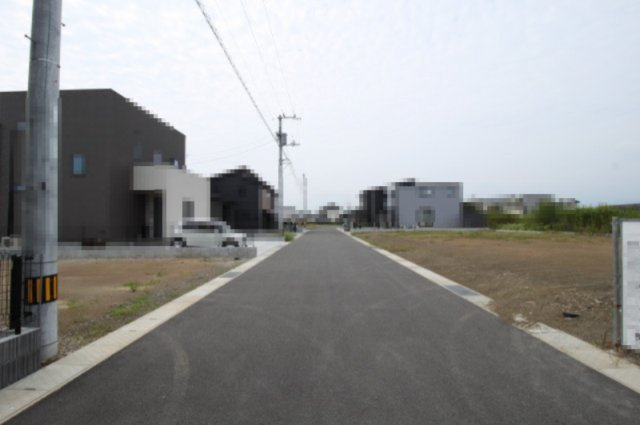 香南市野市町西野　建築条件付き　売土地　Ｄ-2区画（全37区画）の前面道路含む現地写真|前面道路　北側　幅　6.0ｍ