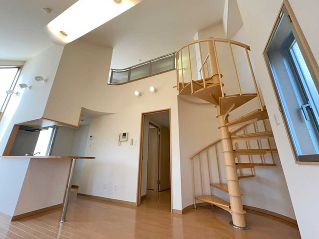 【居間・リビング】 | 沼津市平町 売一棟マンション ES05401 | 沼津市平町　リビング一例