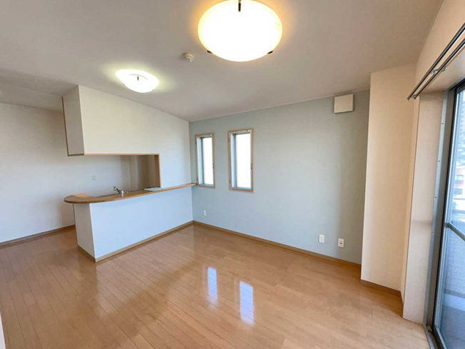 【居間・リビング】 | 沼津市平町 売一棟マンション ES05401 | 沼津市平町　リビング一例