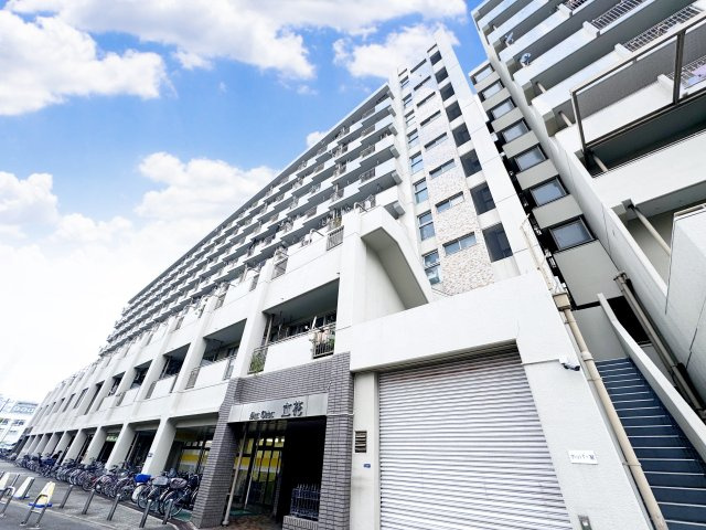 サンタウン立花 2号棟の外観|駅前立地に建つ3棟で構成する総戸数168戸の大規模マンション