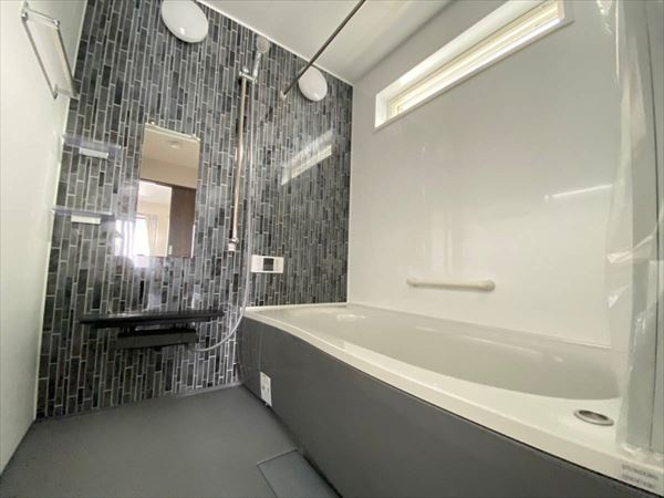 湊　築浅住宅　フジ住宅の家の浴室