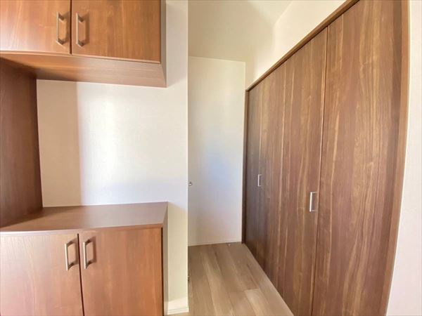 湊　築浅住宅　フジ住宅の家の玄関