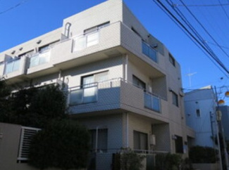 【外観】 | 鉄筋コンクリート造のがっちりとした建物。