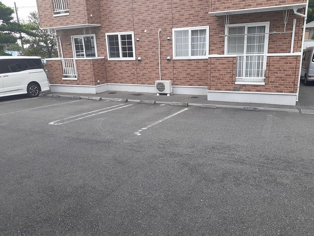 クリスタルガーデンＡの駐車場|駐車場