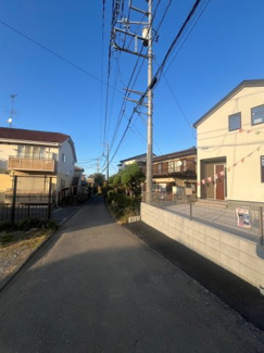 【前面道路含む現地写真】