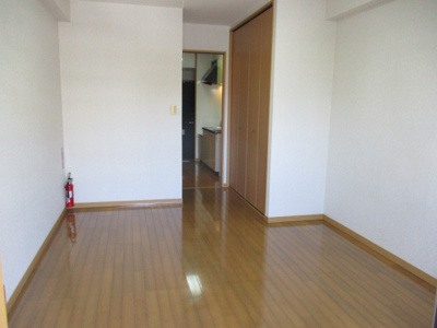 【洋室】 | コンフォート天久Ⅱ | 写真とは違うお部屋になります。