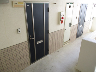 【その他共用部分】 | コンフォート天久Ⅱ | 写真とは違うお部屋になります。