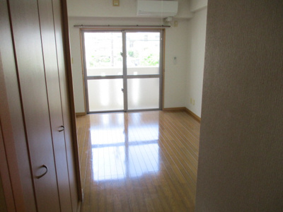 【洋室】 | コンフォート天久Ⅱ | 写真とは違うお部屋になります。