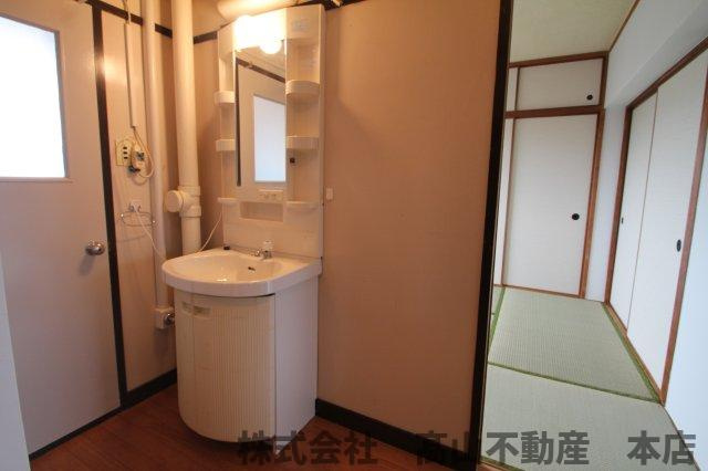 ヴィラ日の里の洗面所