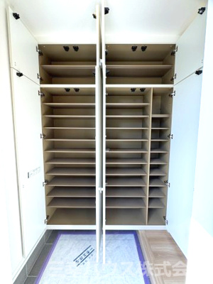 【収納】 | 柳沢6丁目貸家 | 大きな玄関収納です。