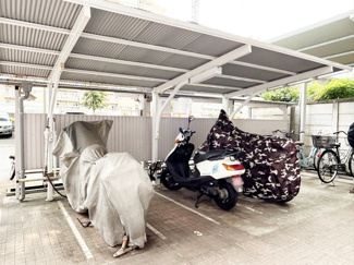 【駐車場】 | バイク置き場。空き区画の有無や駐輪料金、サイズおよび排気量規定などについては、改めてお問い合わせください。～即日のご見学可能～　お問合せはお気軽にどうぞ。