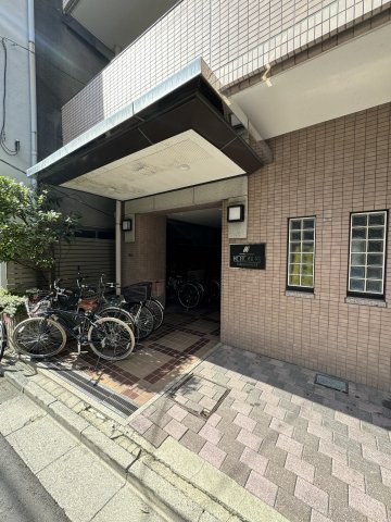 グランドメゾン寿のエントランス|セキュリティ面も安心のオートロックがついたエントランス