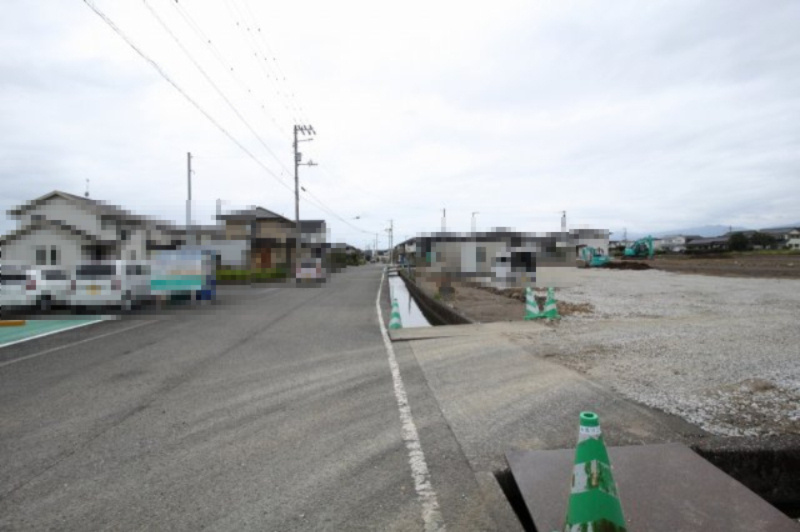 野市町西野　建築条件付き　売土地　Ｅ-4区画（全37区画）の前面道路含む現地写真