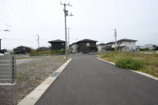 香南市野市町西野　建築条件付き　売土地　Ｆ-4区画（全37区画）の前面道路含む現地写真|前面道路　北側　幅　6.0ｍ