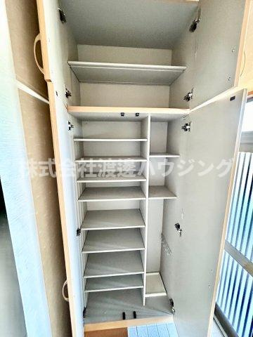 丸川貸家の収納|天井高シューズBOX