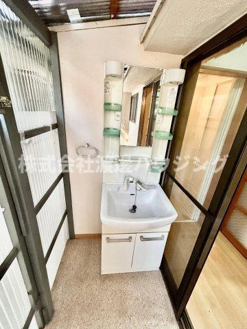 丸川貸家の洗面所