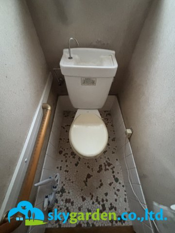 秦野市名古木　中古戸建のトイレ