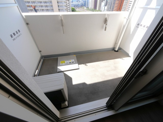 セレニテ新大阪プリエのバルコニー