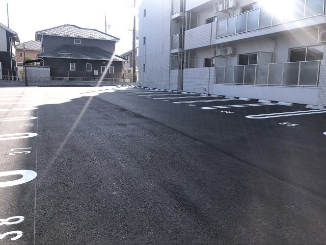 ロイヤルグランコート津の駐車場