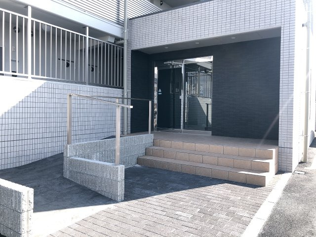 ロイヤルグランコート津のエントランス