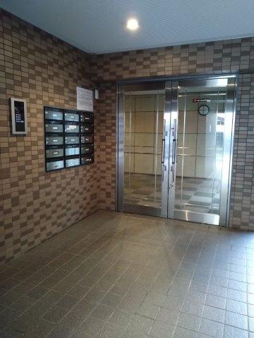 エクセルコート神若のエントランス|毎日通るエントランスはこのようになっています