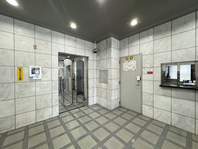 シルクハットハイツのその他共用部分|セキュリティ面も安心のオートロックが付いています