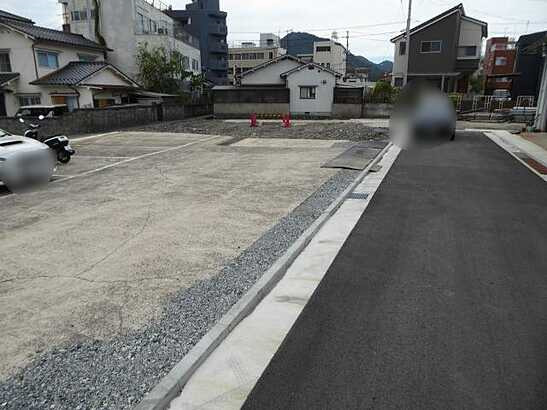 【前面道路含む現地写真】