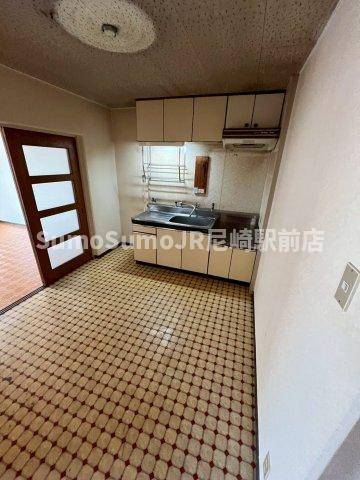 尼崎市三反田町２丁目のアパートのロビー