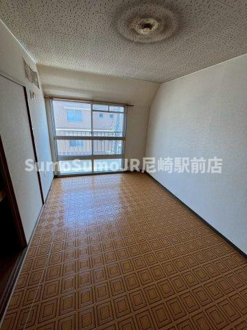 尼崎市三反田町２丁目のアパートのロビー